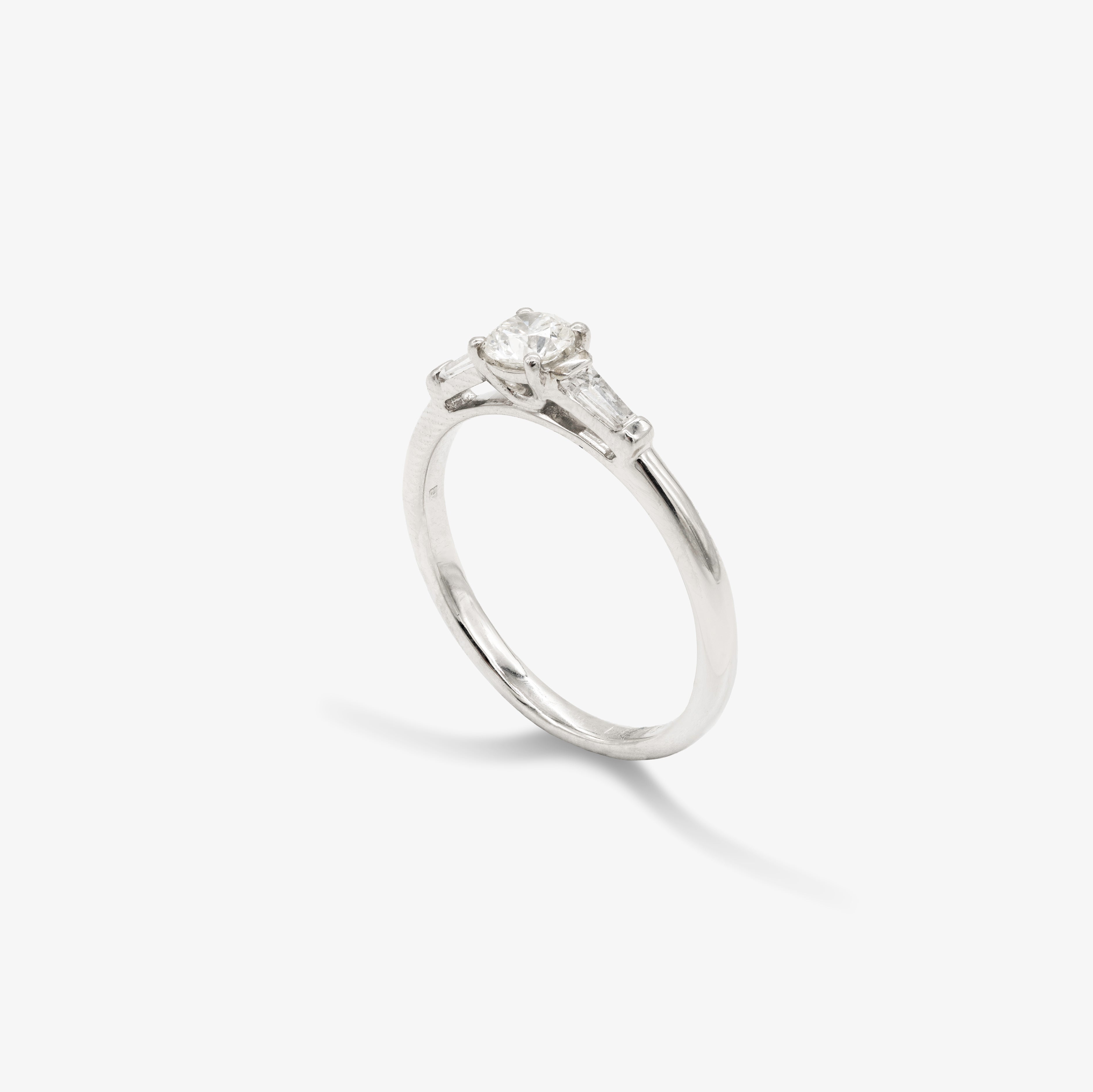 Inel platina cu diamant central 0.50 ct