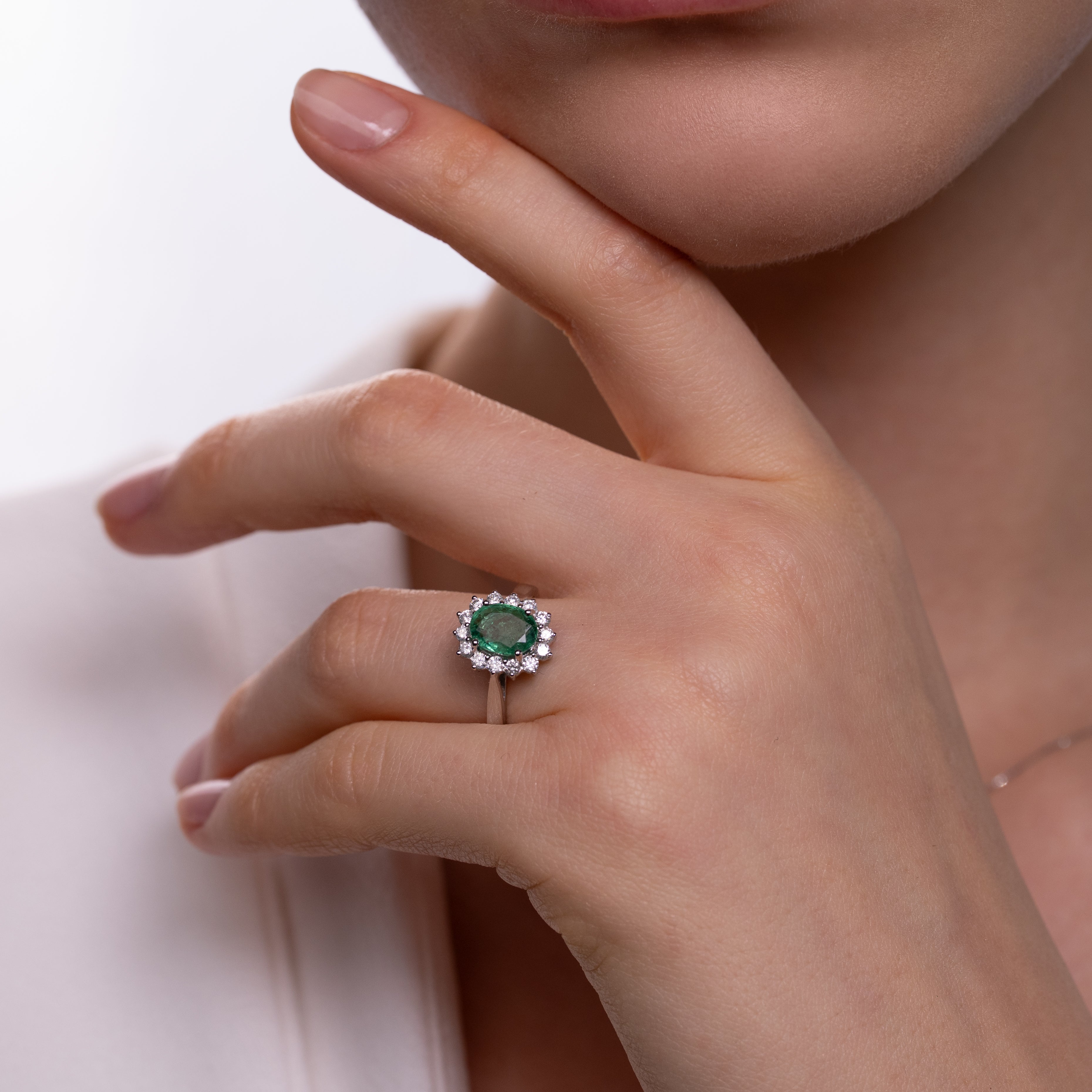 Inel aur 18k cu smarald 1.38 ct si diamante