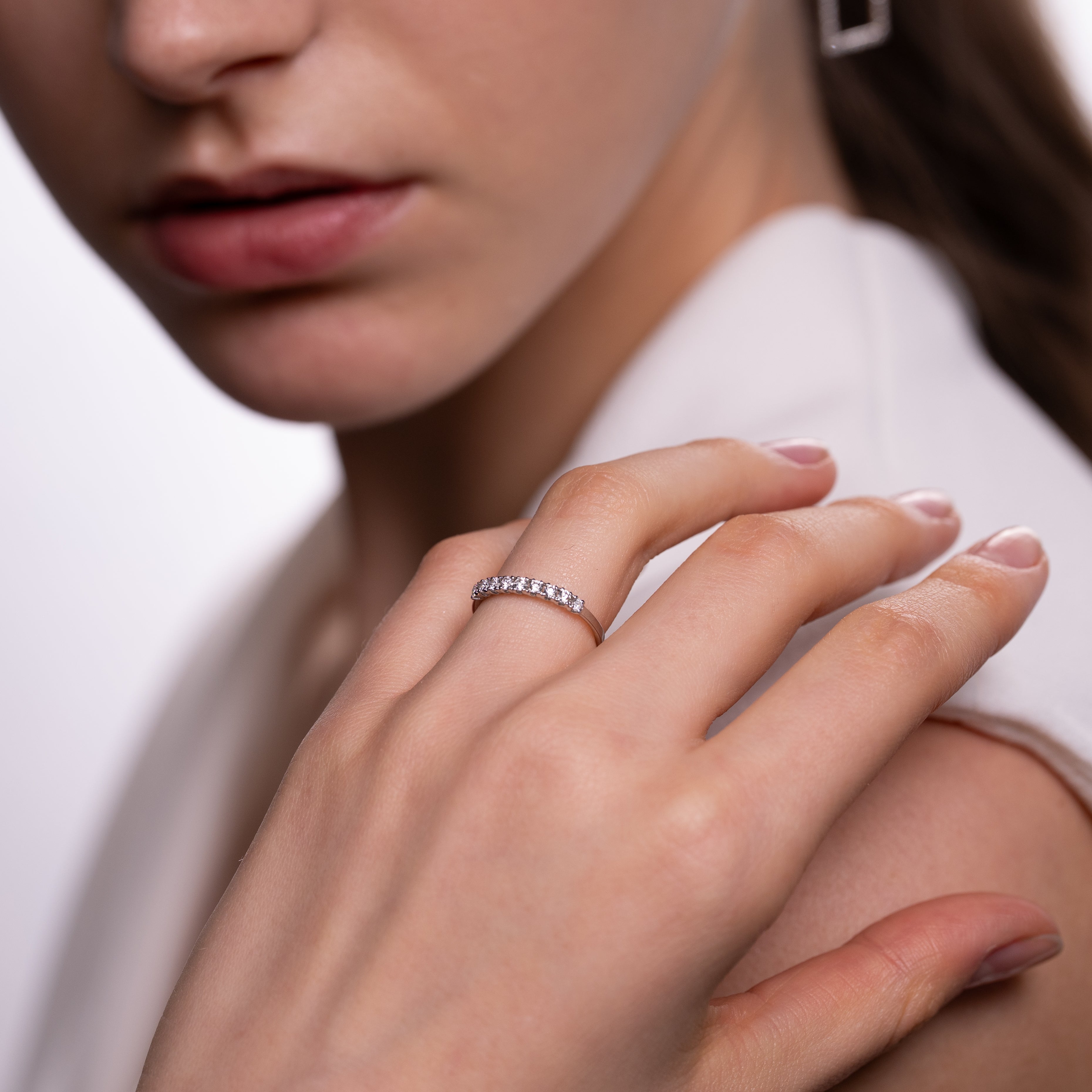 Semi-eternity ring with white diamonds