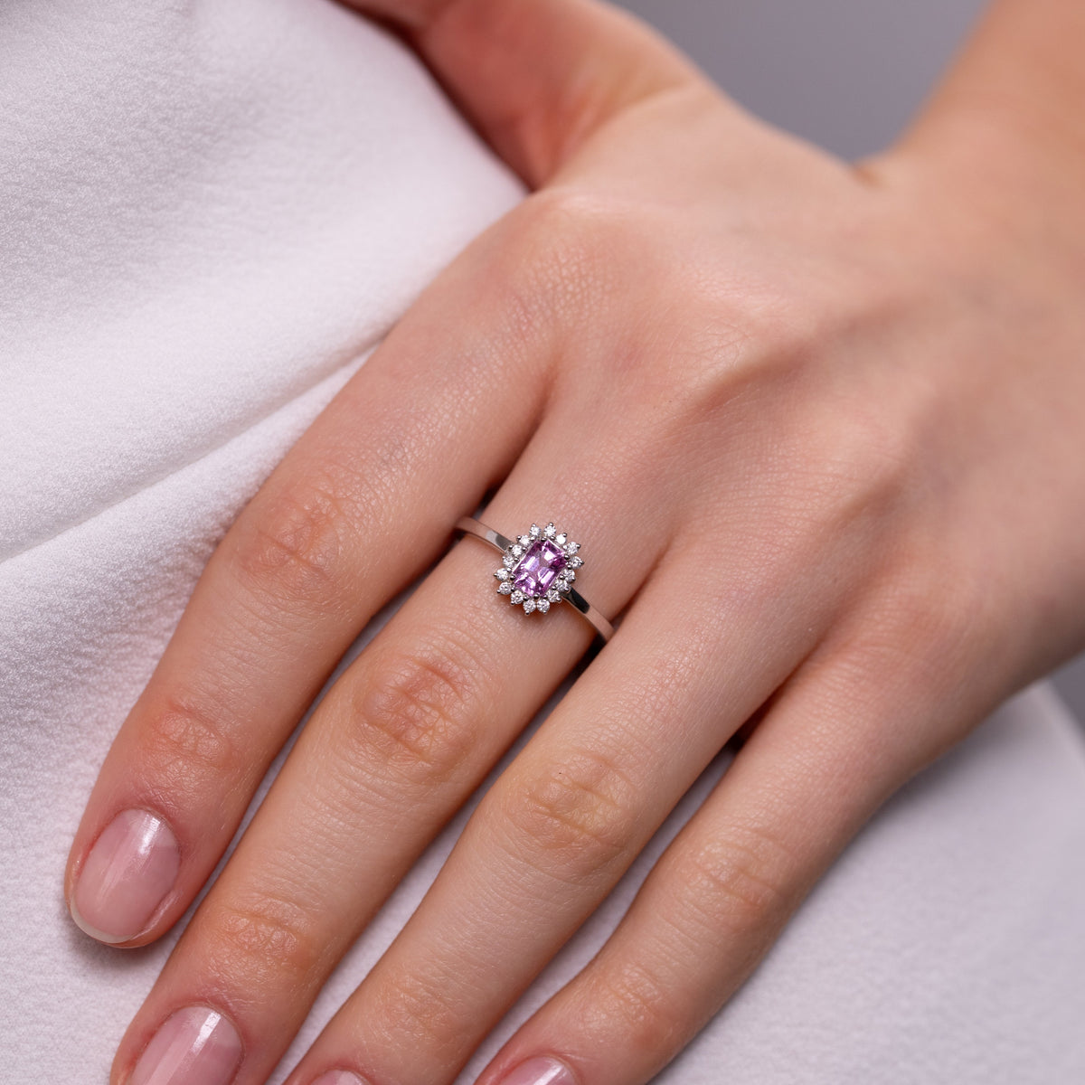 Inel aur 18k cu safir roz 0.70 ct si diamante