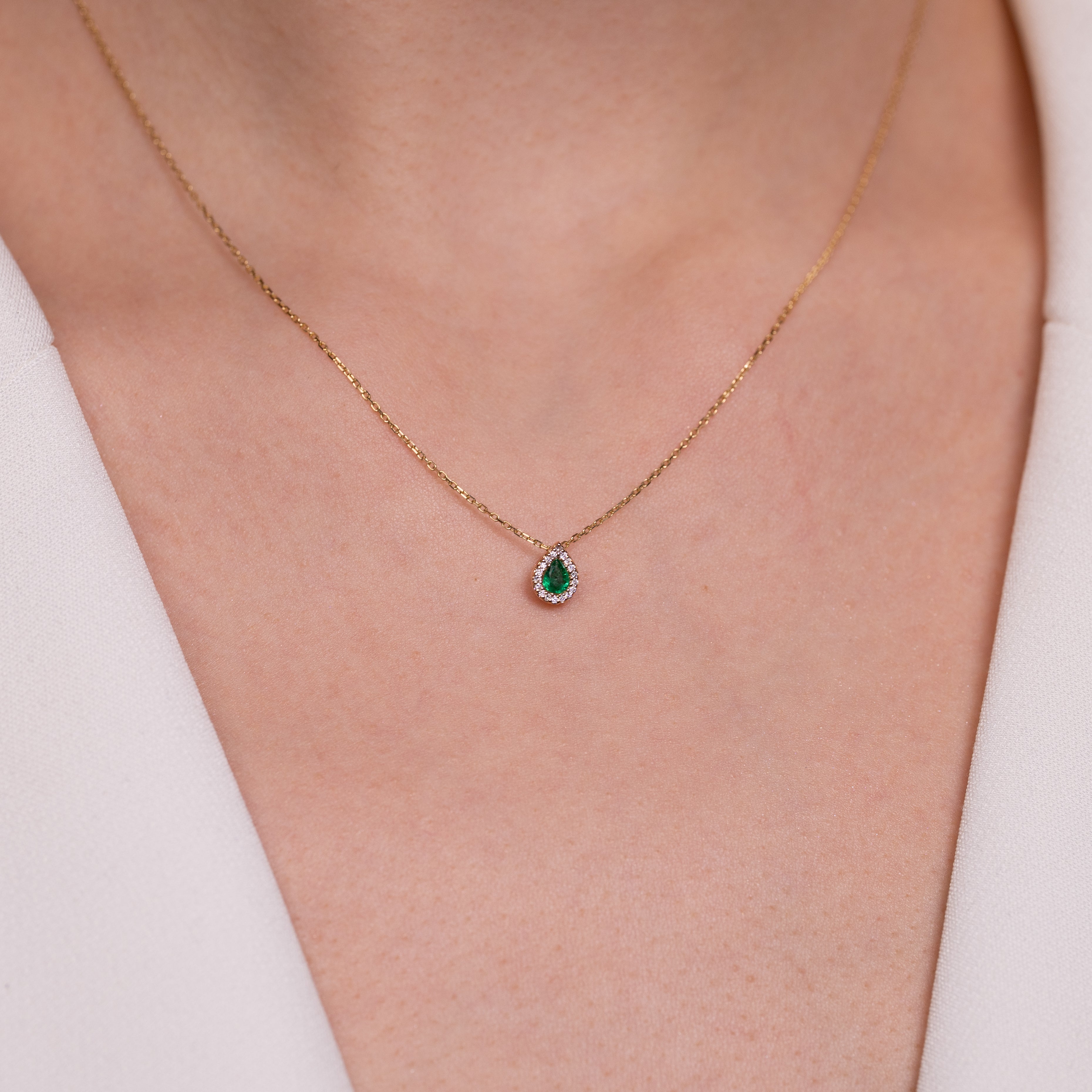 Colier aur 18k cu smarald 0.13 ct si diamante 0.05 ct