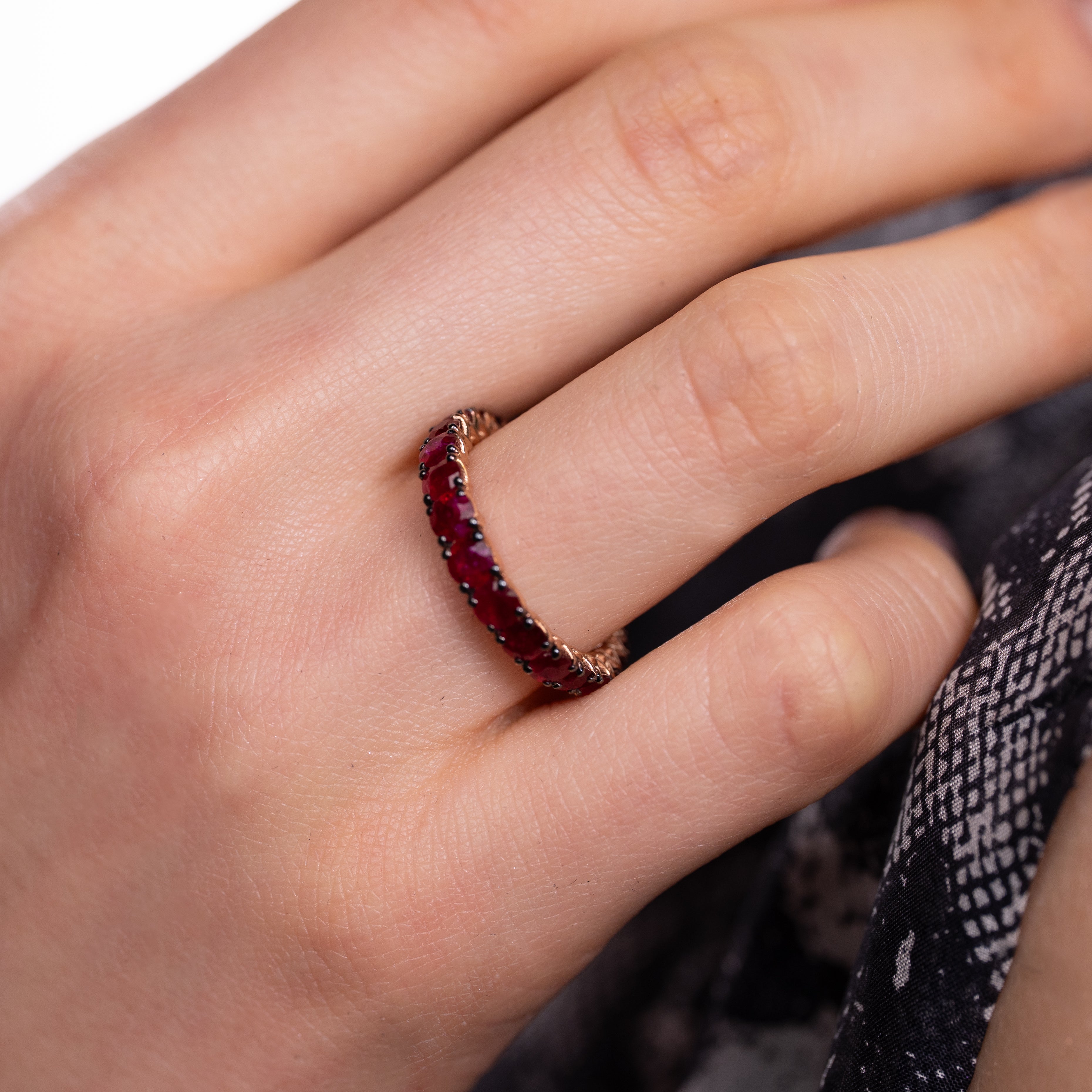 Inel eternity aur 18k cu rubine 2.61 ct