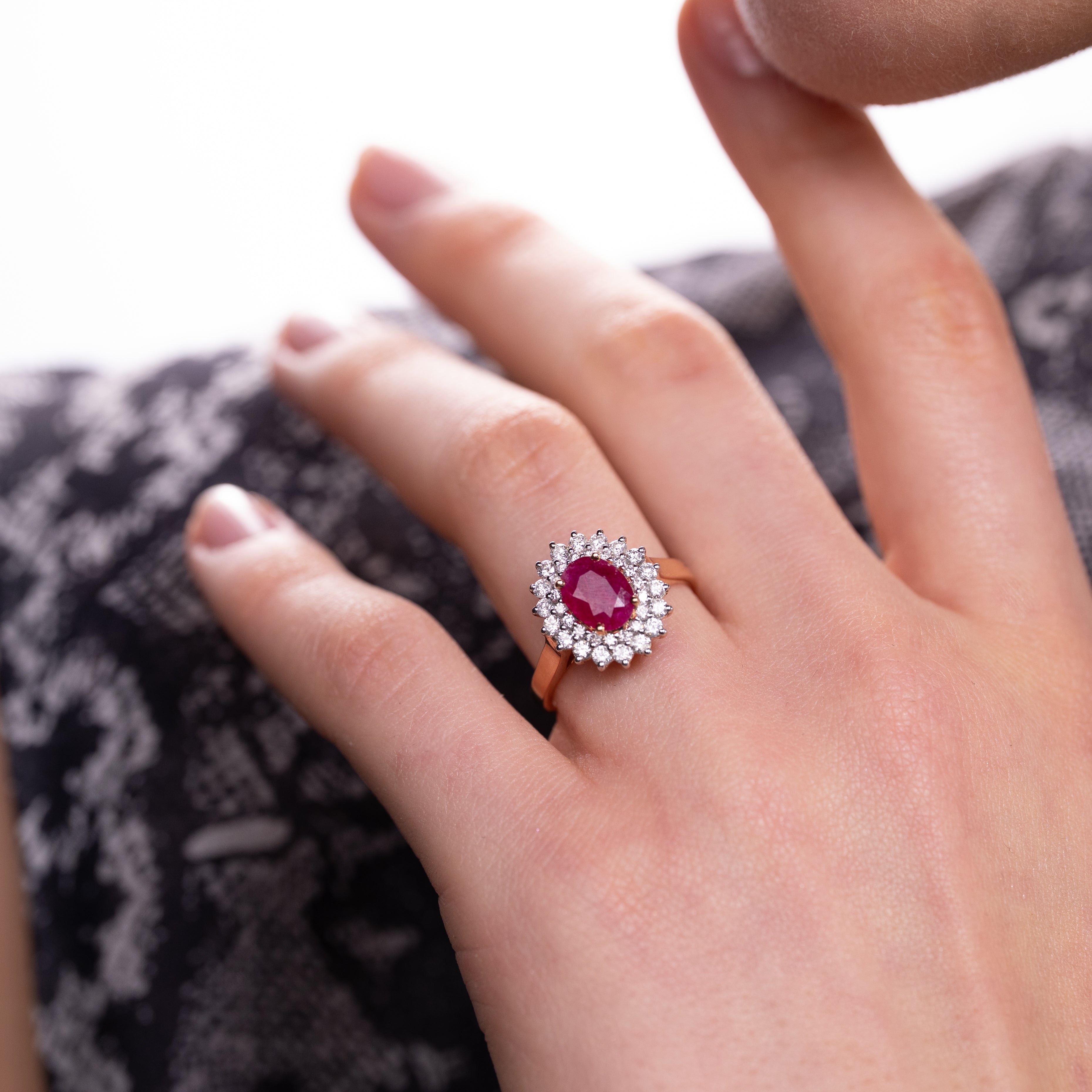 Inel aur 18k cu rubin 1.29 ct si diamante 0.66 ct