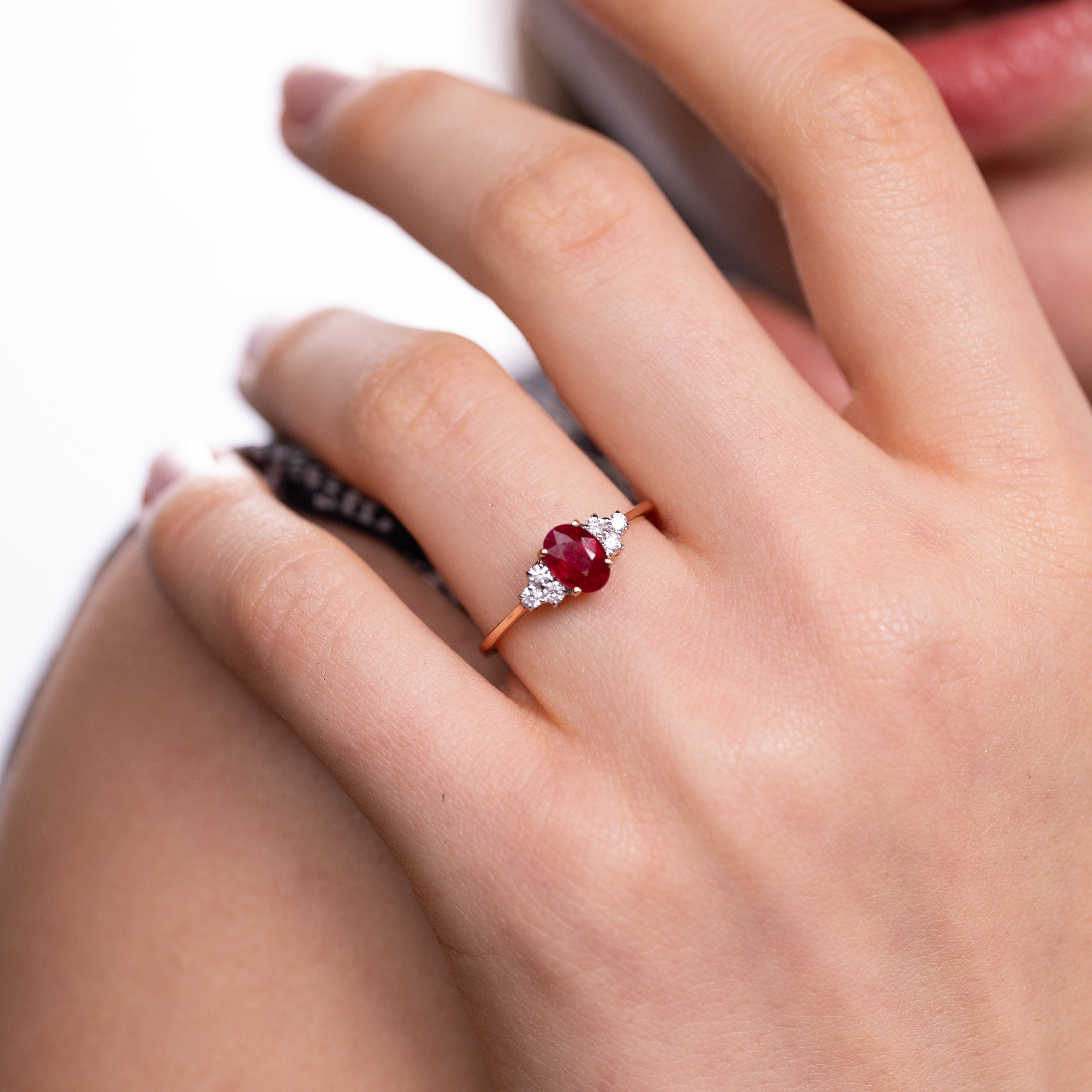 Inel aur 18k cu rubin 0.95 ct si diamante