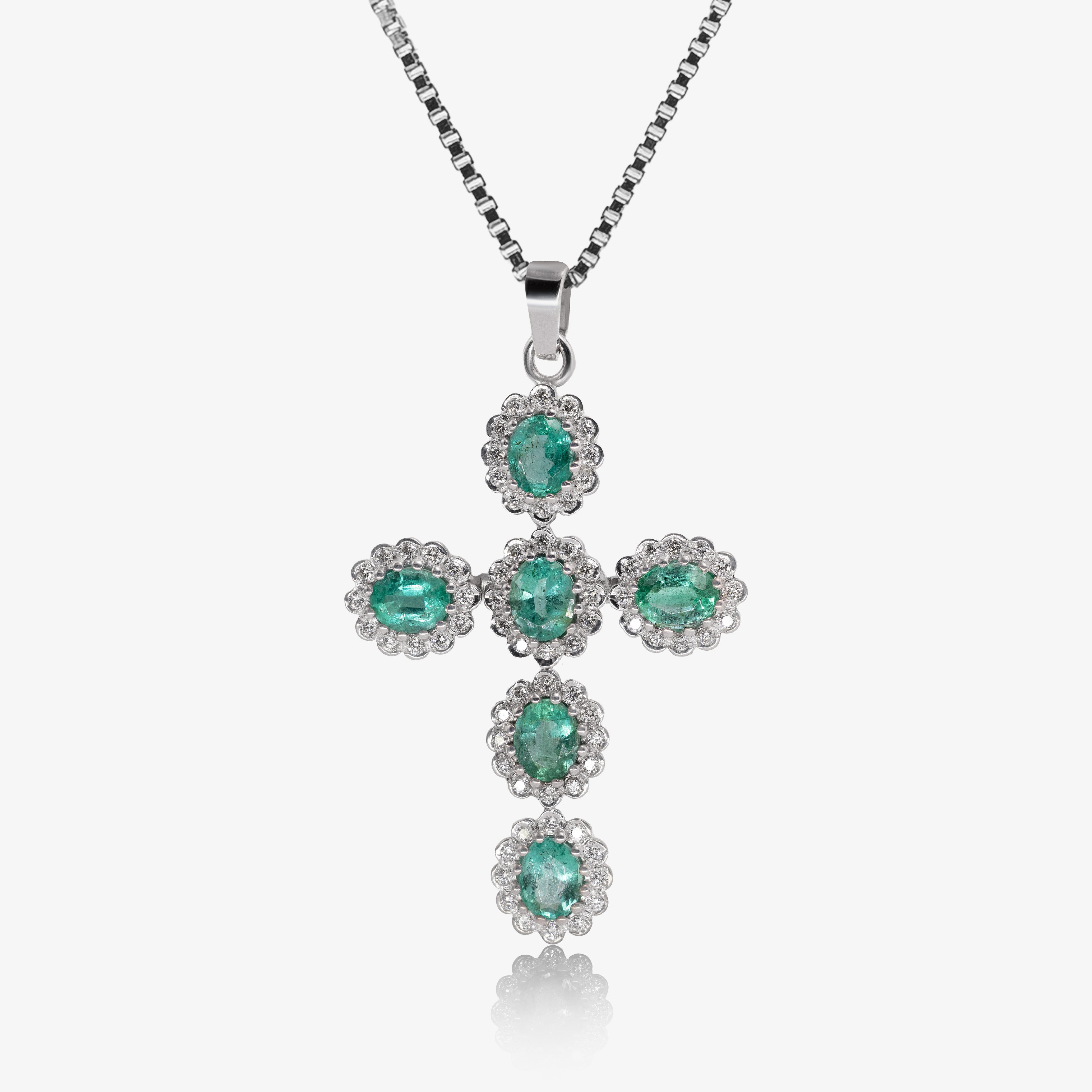 Pandant cruce cu smaralde