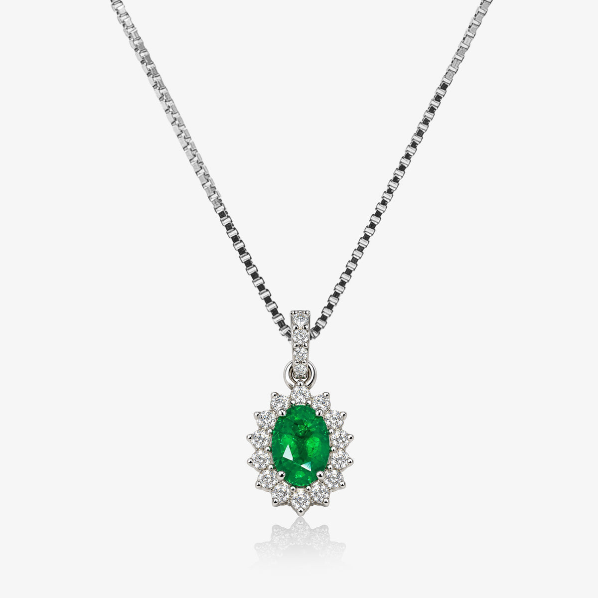 Pandantiv din aur alb 18K cu smarald și diamante (fără lanț)