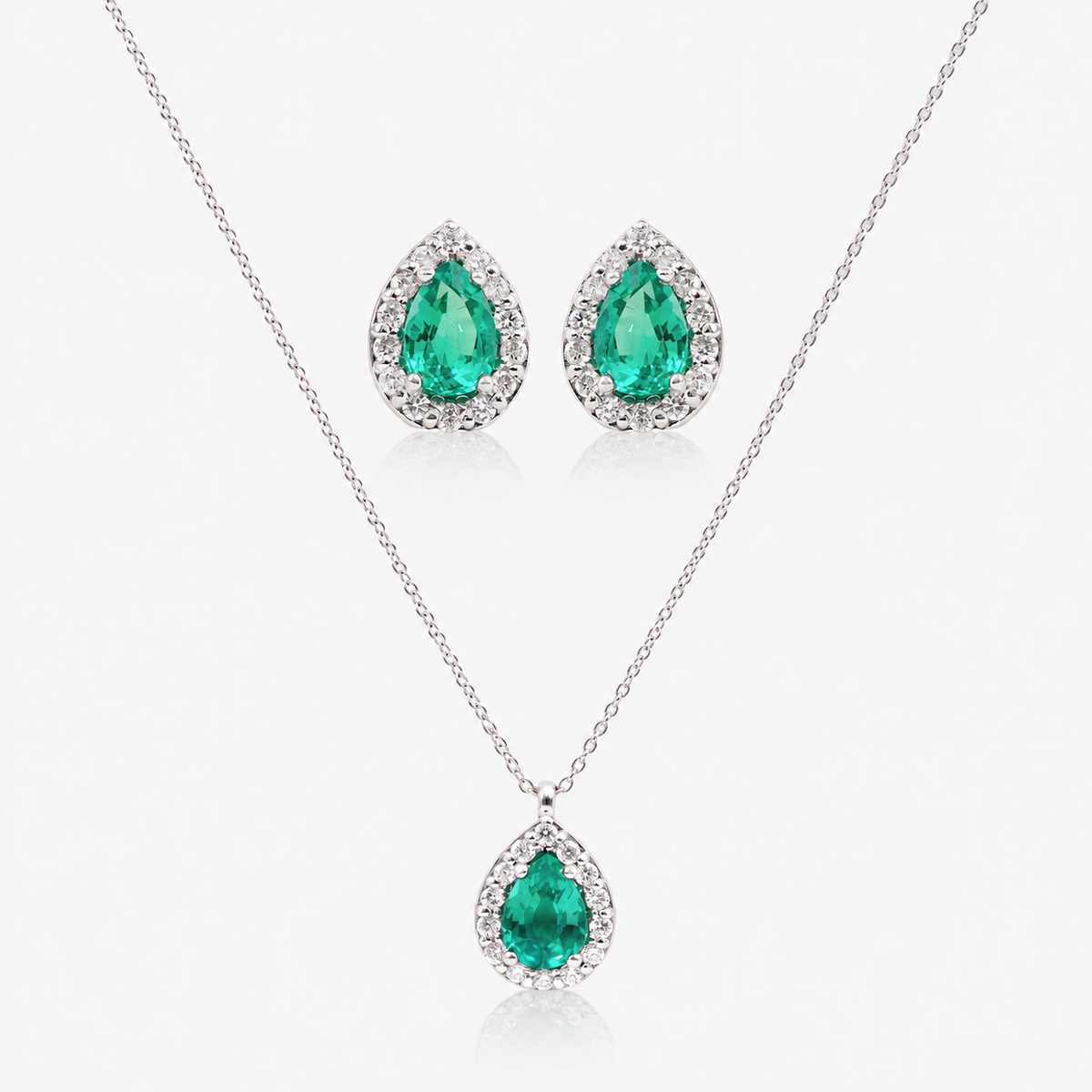 Set cercei și colier din aur 18K cu smaralde și diamante – Pear Shape cu Halo