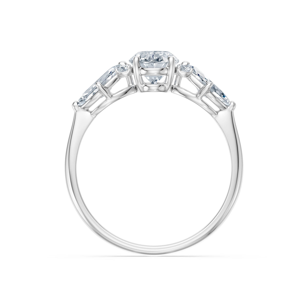 Inel de Logodnă din Aur cu Diamant Central Oval și Diamante Laterale 1,67 CT