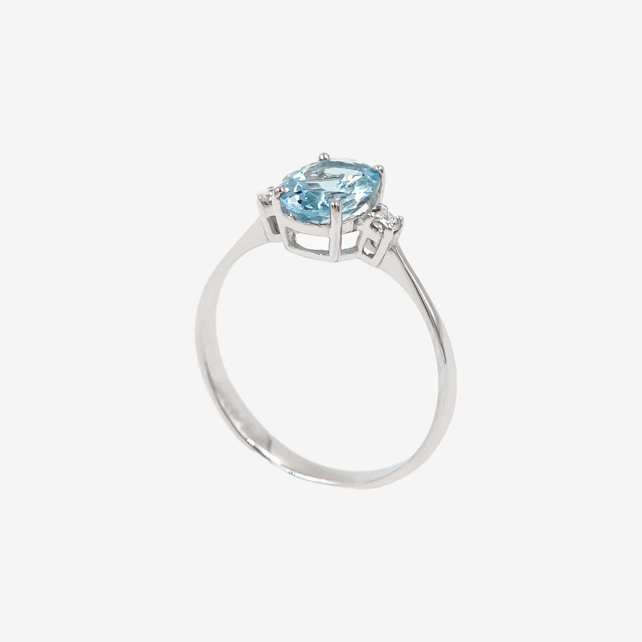 Aura Ring with Aquamarine and Diamonds