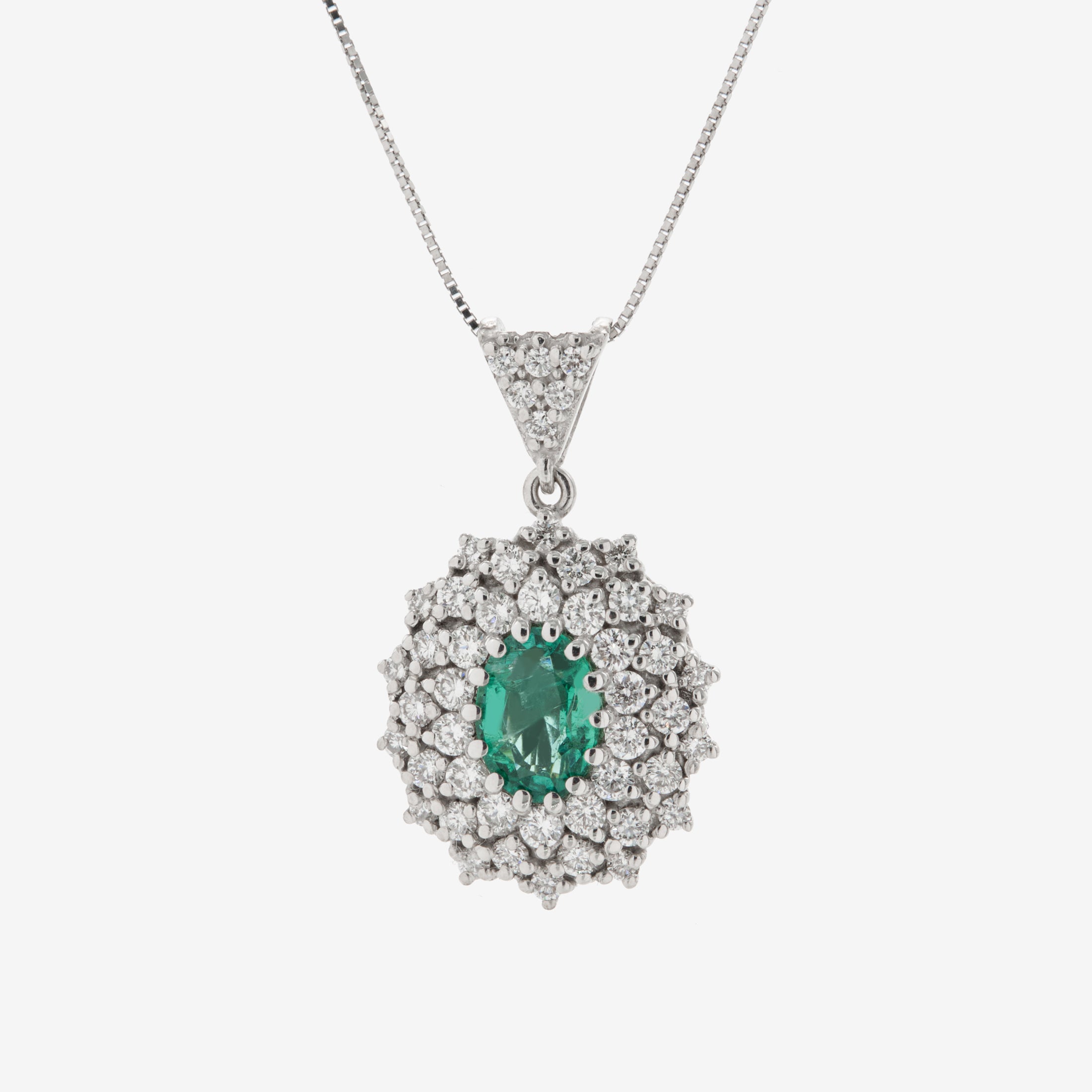 Oval pendant with Emerald