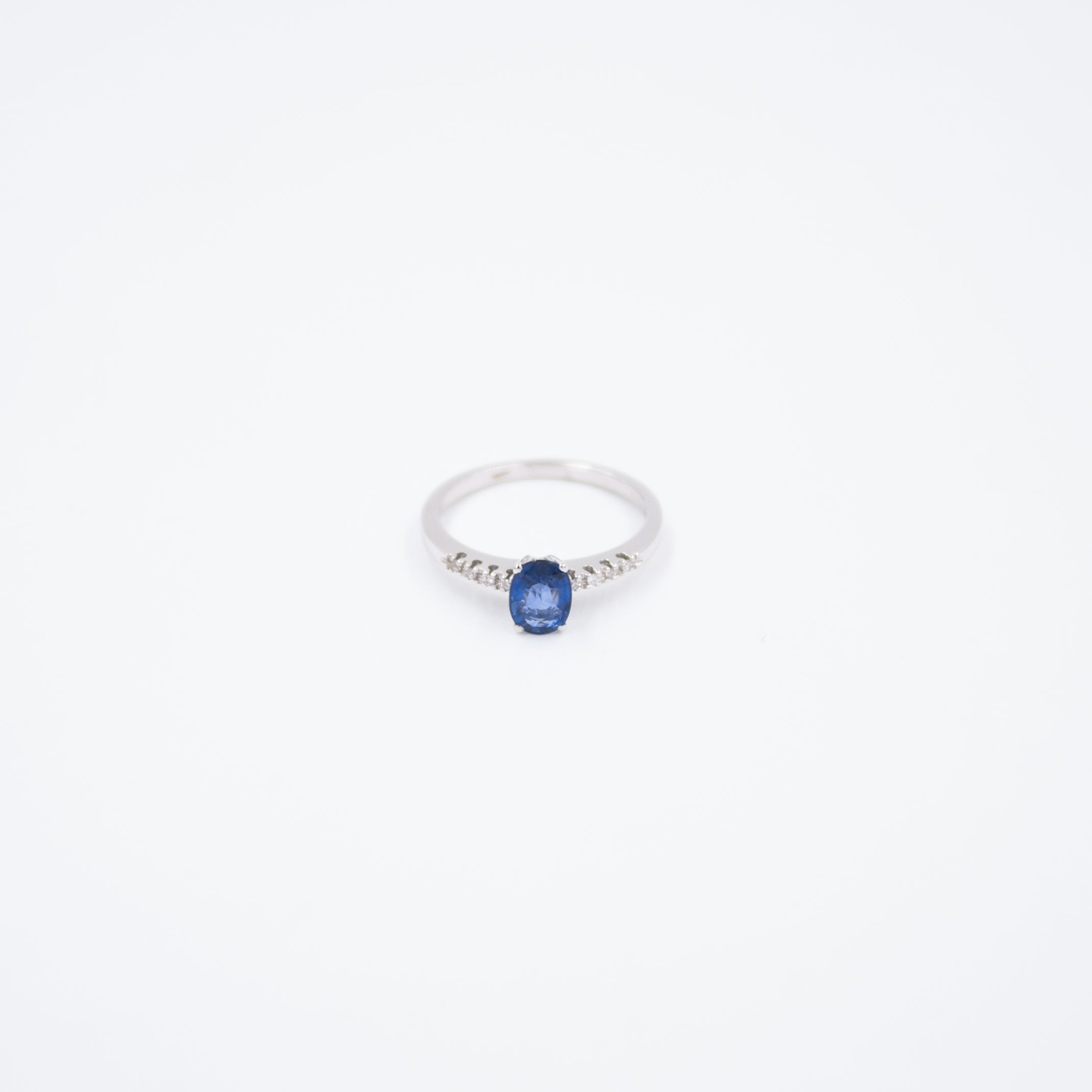 Inel aur 18k cu diamante si safir oval 0.80 ct