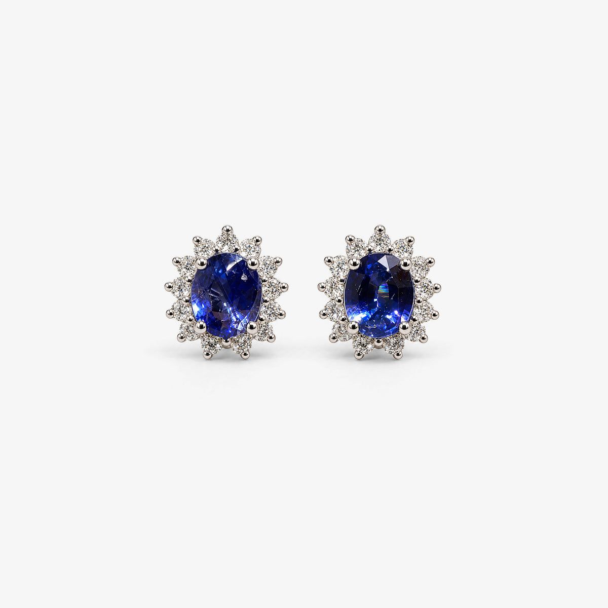 Cercei stud din aur alb 18K cu safire 0,98 ct și diamante 0,21 ct – 133833