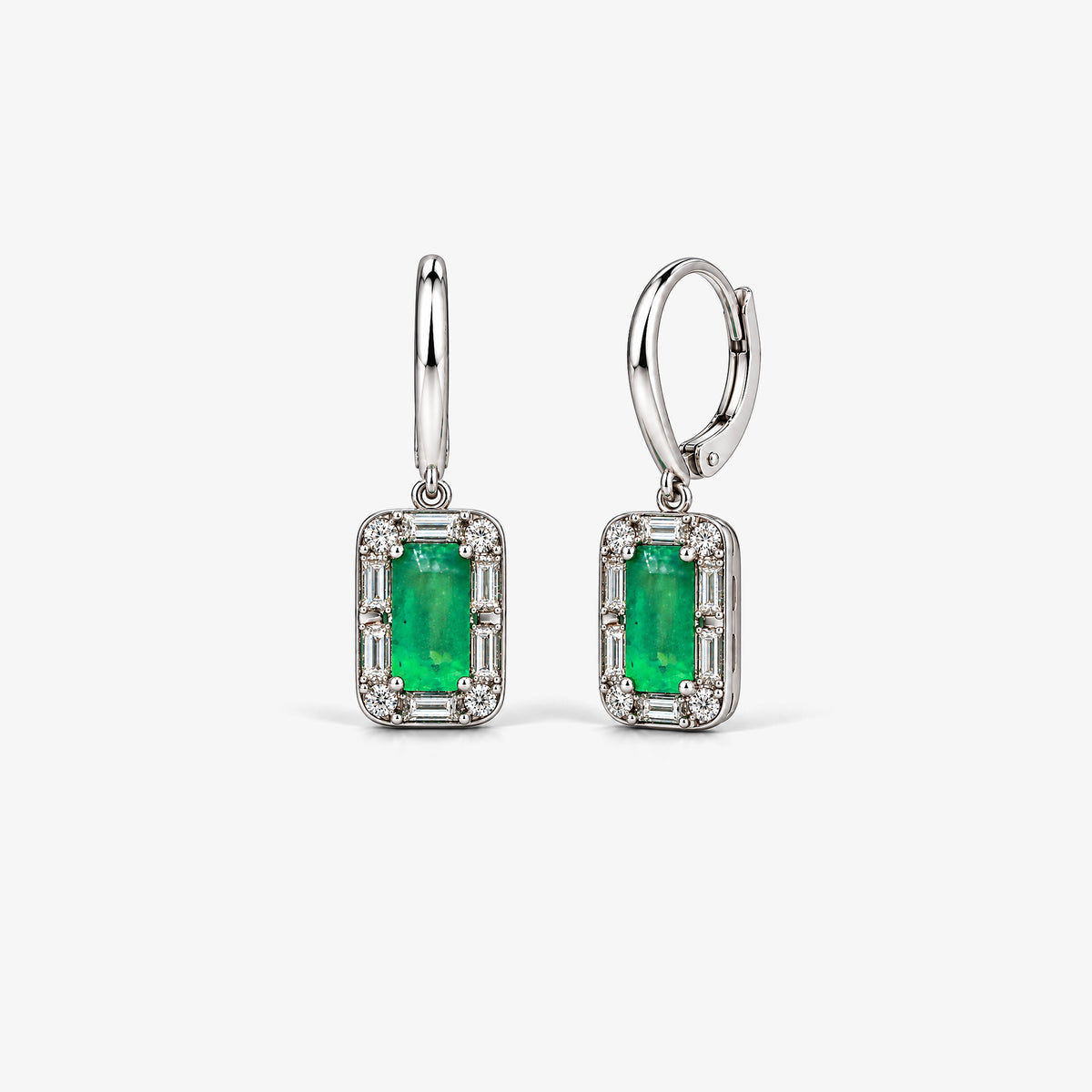 Cercei din aur alb 18K cu smaralde 0,81 ct și diamante 0,26 ct