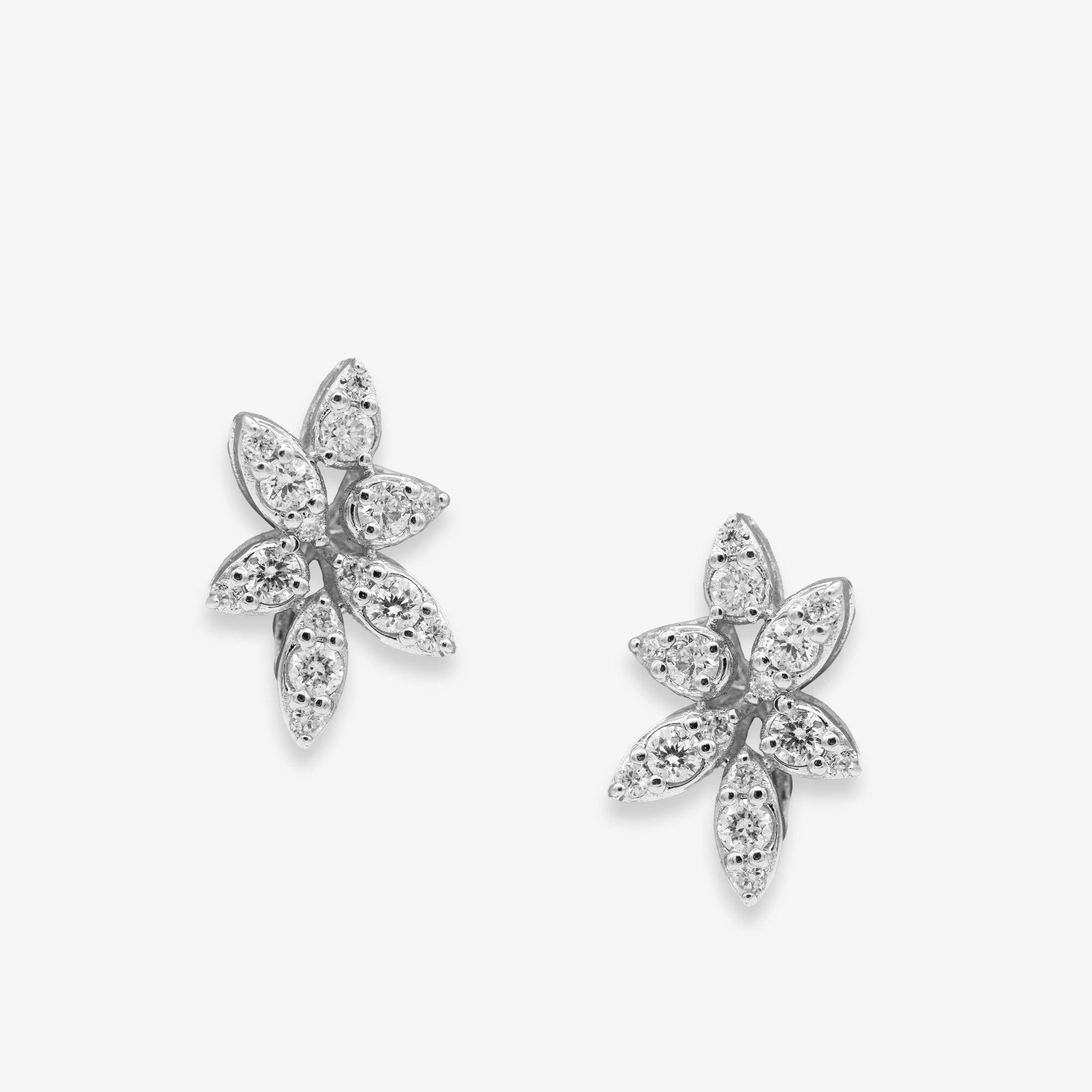 Flower earrings with diamonds
