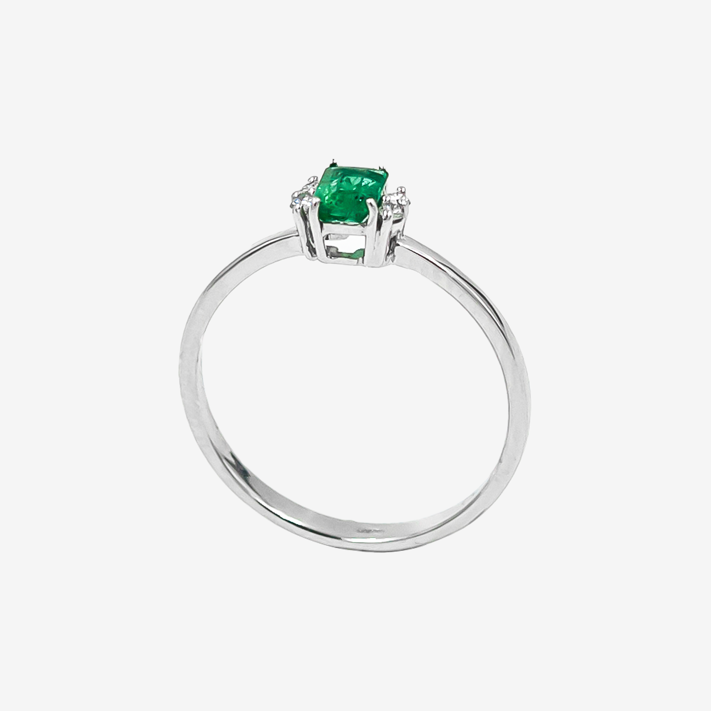 Serenade Ring with Emerald and Diamonds 