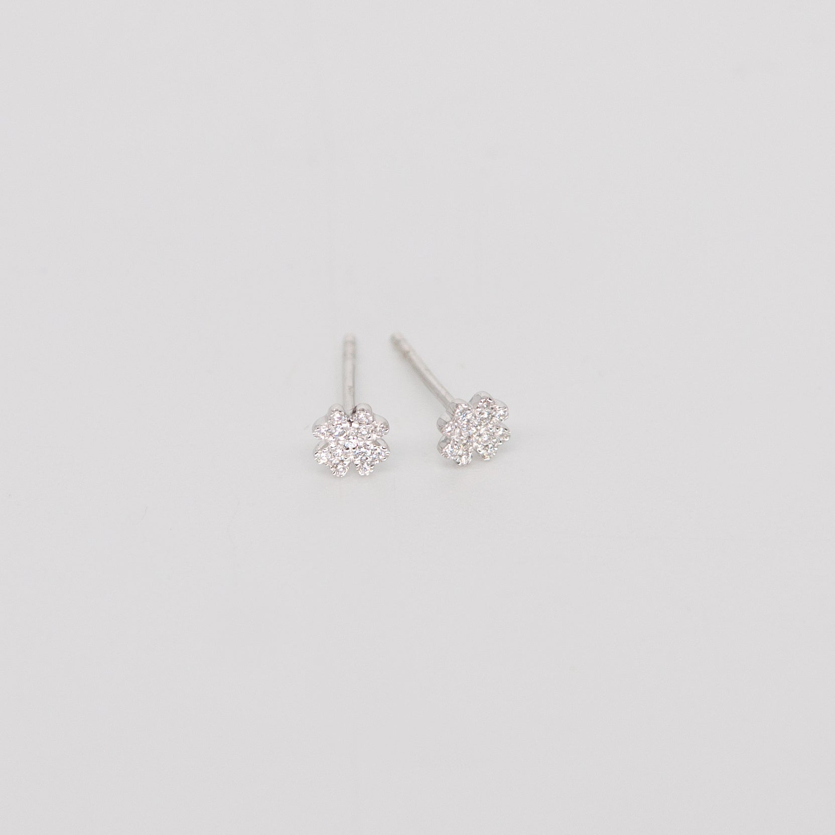 Four leaf earrings with diamonds