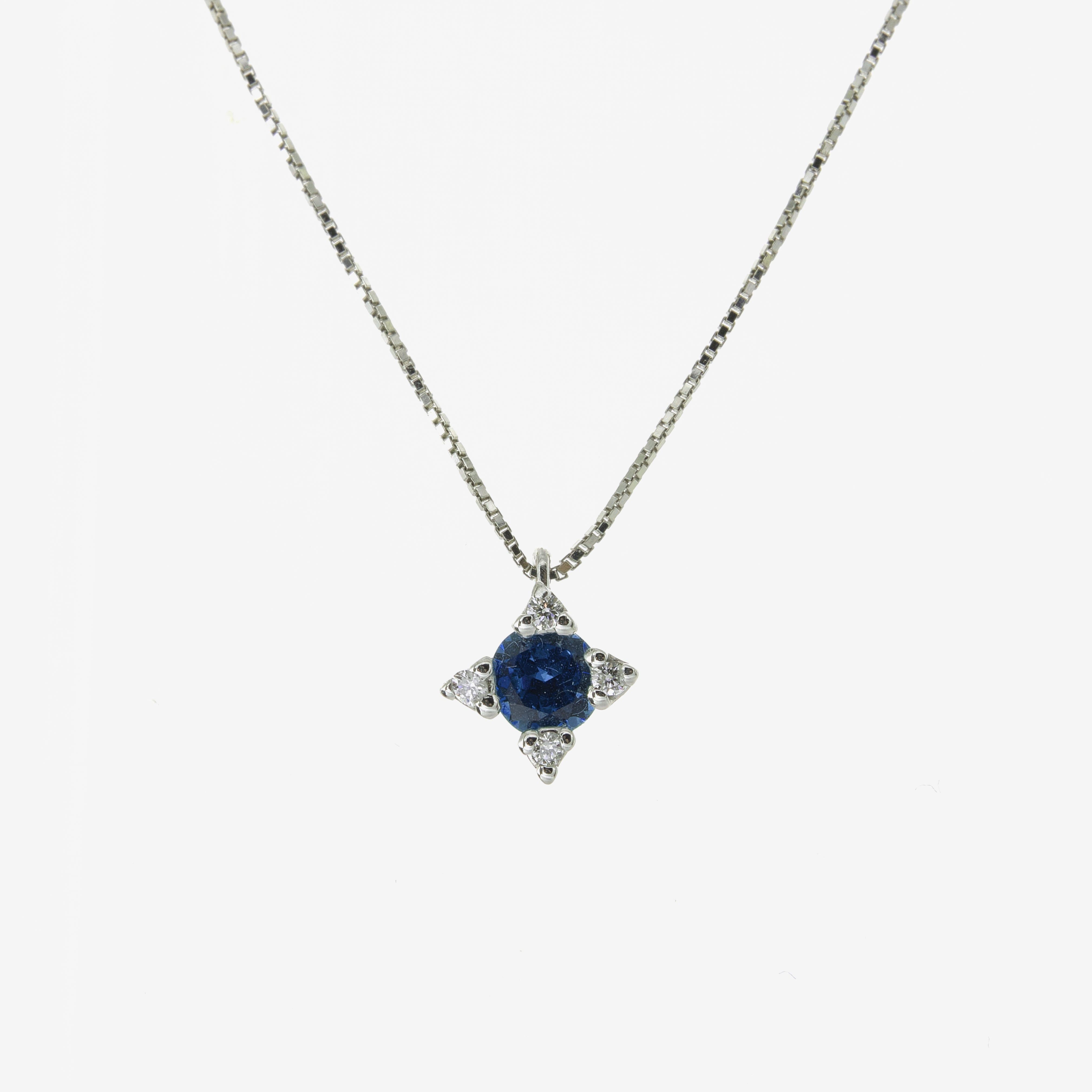 Star necklace with sapphire